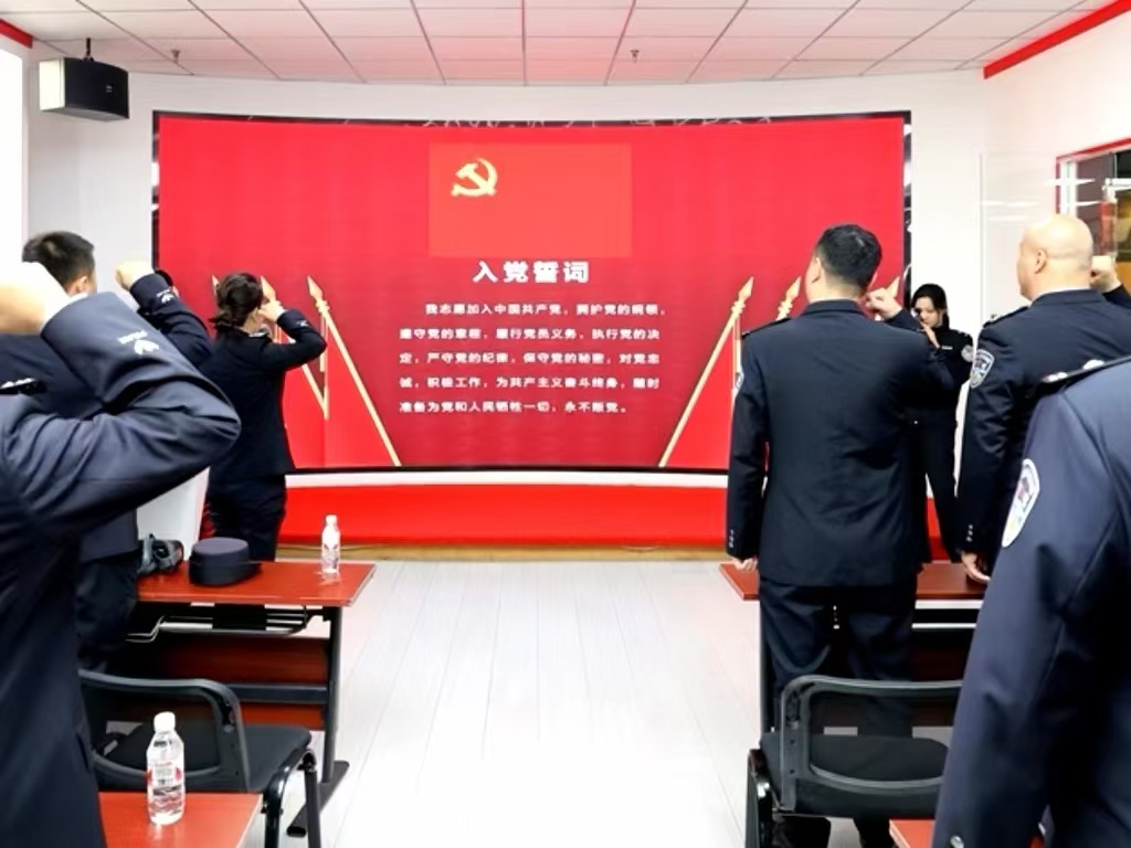 【党建思政沉浸式VR成果】哈尔滨市公安局道里分局“忆初心 强党性 话担当”主题党日活动-党建思政沉浸式VR设备体验