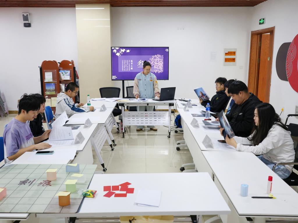 白城师范学院举办第三届丁香文化节之沉浸式红色剧本沙盘《刻痕》主题活动