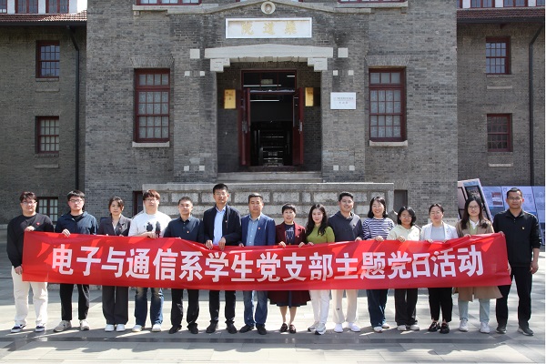 （投稿）图1：到潍县集中营开展“主题党日”现场研学活动.jpg
